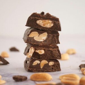 BARRA DE CHOCOLATE 70% CACAO C/MANÍ - CARMELA TOMASSA